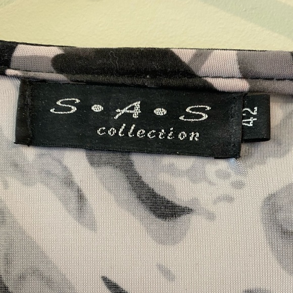 Blouse With Gems - Picture 3 of 3